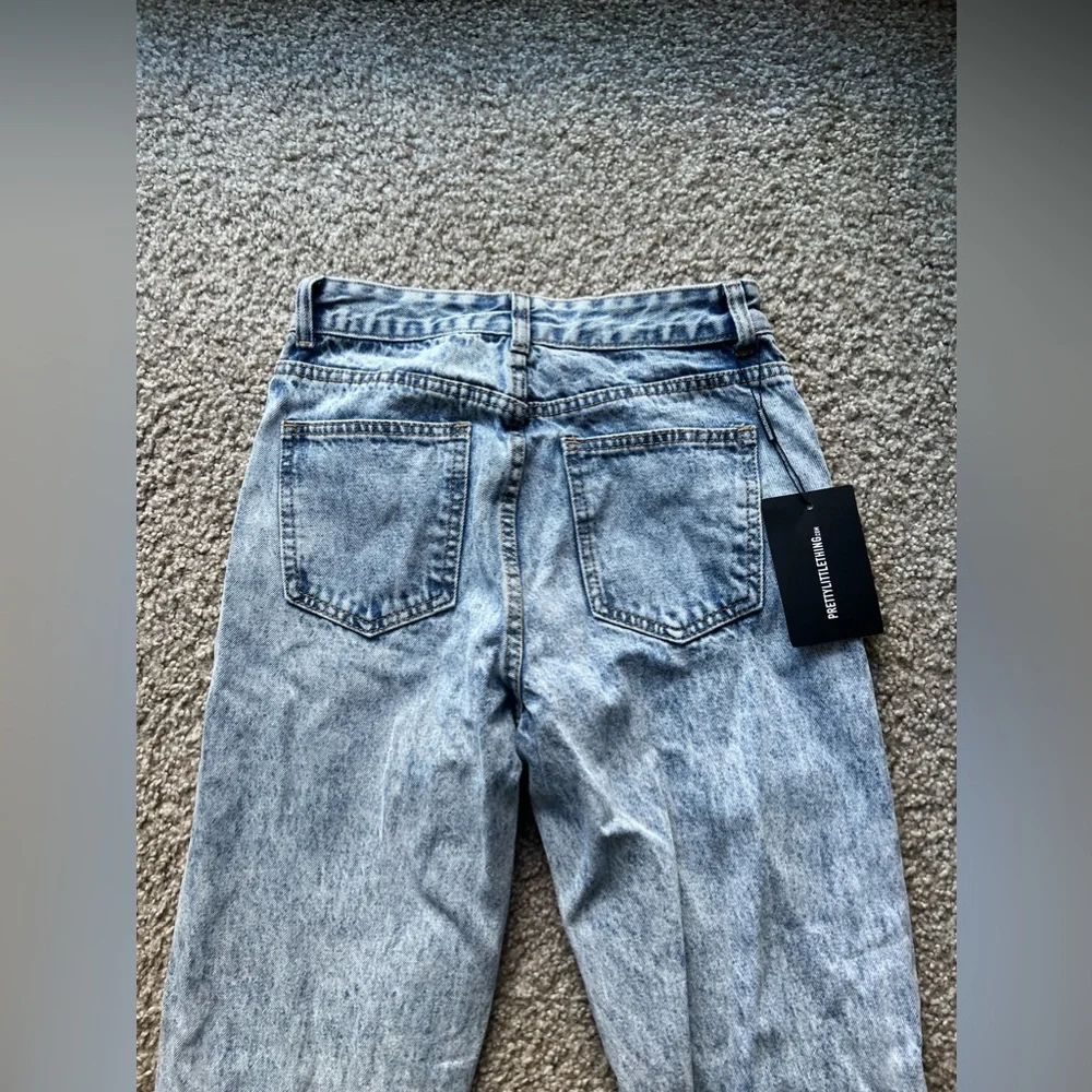 Pretty Little Thing Ice Blue Distressed Split Hem Jeans - Picture 2 of 4